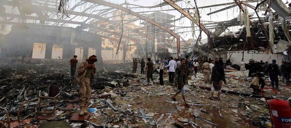 Resultado de bombardeios da coalizão liderada pela Arábia Saudita no Iêmen - Sanaa, 8 de outubro de 2016 - Sputnik Brasil