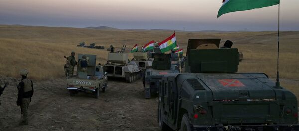 A Peshmerga convoy drives towards a frontline in Khazer, about 30 kilometers (19 miles) east of Mosul, Iraq, Monday, Oct. 17, 2016 - Sputnik Brasil