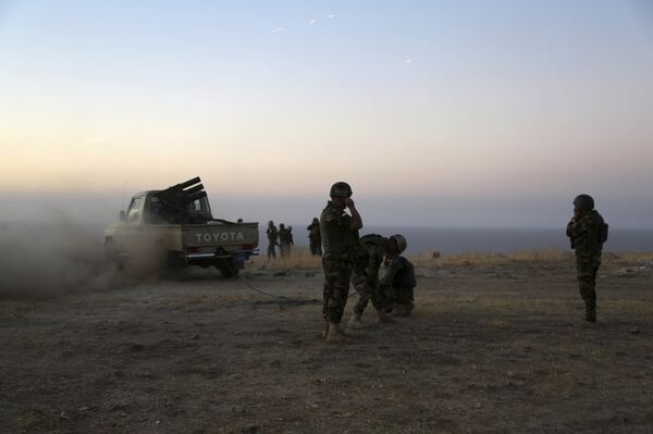 Uma unidade de peshmerga (aqueles que olham a morte na cara, em tradução literal: formações militares iraquianas compostas por curdos do Iraque) se preparam para um combate contra o Daesh em Khazer, a 30 km ao leste de Mossul, em 17 de outubro de 2016 Uma unidade de peshmerga (aqueles que olham a morte na cara, em tradução literal: formações militares iraquianas compostas por curdos do Iraque) se preparam para um combate contra o Daesh em Khazer, a 30 km ao leste de Mossul, em 17 de outubro de 2016 - Sputnik Brasil