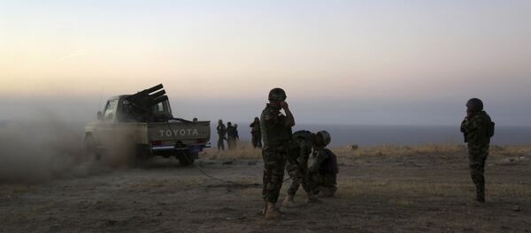 Uma unidade de peshmerga (aqueles que olham a morte na cara, em tradução literal: formações militares iraquianas compostas por curdos do Iraque) se preparam para um combate contra o Daesh em Khazer, a 30 km ao leste de Mossul, em 17 de outubro de 2016 - Sputnik Brasil