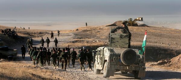 Peshmerga (unidades armadas dos curdos iraquianos) se aproxima a Mossul do leste, em 17 de outubro de 2016 - Sputnik Brasil