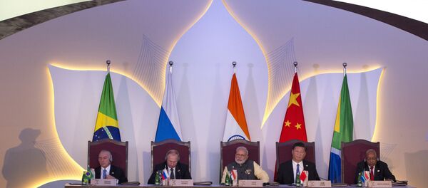 Líderes dos países-membros do BRICS durante a VIII cúpula do grupo em Goa - Sputnik Brasil
