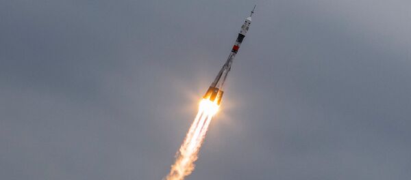 Nave espacial Soyuz MS-02, lançada a partir do cosmódromo de Baikonur, no Cazaquistão, com os cosmonautas russos Sergei Ryzhikov e Andrei Borisenko e o astronauta da NASA Robert Shane Kimbrough, 19 de outubro de 2016 - Sputnik Brasil