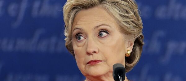 Hillary Clinton vista em 26 de setembro de 2016, durante o debate presidencial no estado de Nova York - Sputnik Brasil