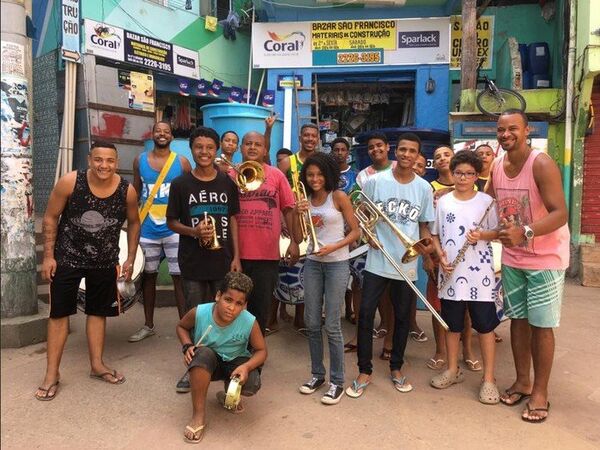 Alunos da escola de música Spanta Nenén retratados pela fotógrafa Elana Paulino, no Morro Santa Marta, em Botafogo, na Zona Sul carioca - Sputnik Brasil