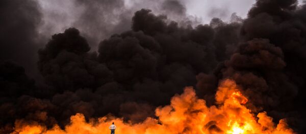 Fogo na zona de al-Qayyara perto de Mossul, Iraque, 19 de outubro de 2016 - Sputnik Brasil