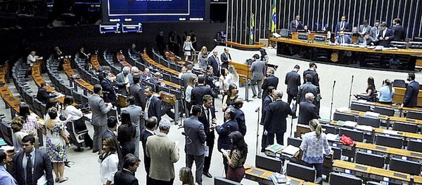 Deputados durante sessão na Câmara - Sputnik Brasil