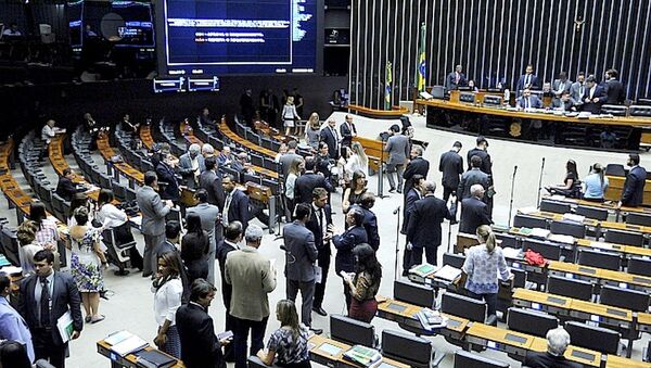 Deputados durante sessão na Câmara - Sputnik Brasil