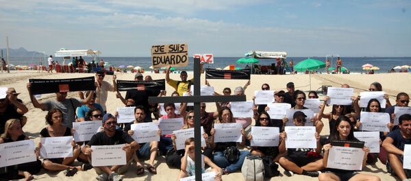 Protesto contra assassinato de Eduardo de Jesús Ferreira em Copacabana Protesto contra assassinato de Eduardo de Jesús Ferreira em Copacabana - Sputnik Brasil