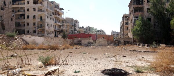 Caminho no bairro Bustan al-Qasr, Aleppo, Síria, 20 de outubro de 2016 - Sputnik Brasil