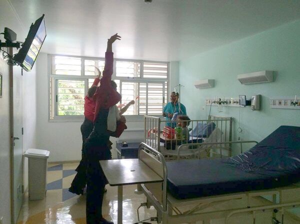 Cisne Negro usa a dança para ajudar crianças em hospitais de São Paulo Cisne Negro usa a dança para ajudar crianças em hospitais de São Paulo - Sputnik Brasil