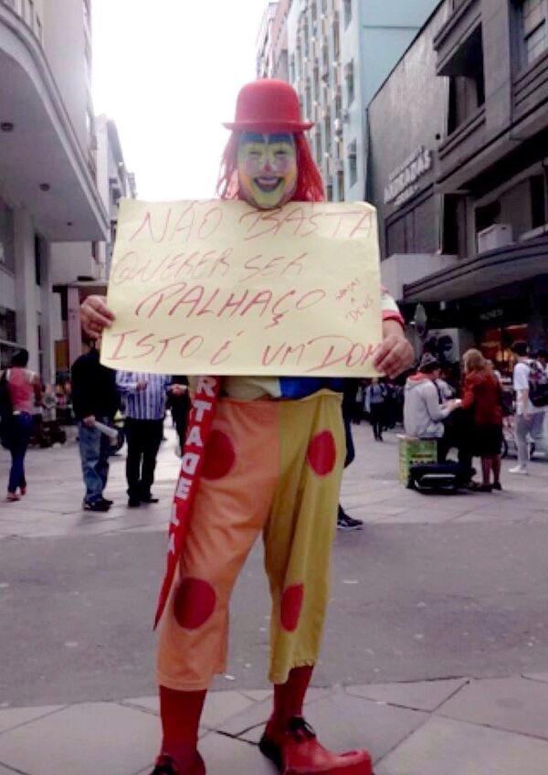 Ariel Brandão, o Palhaço Mortadela no protesto - Sputnik Brasil