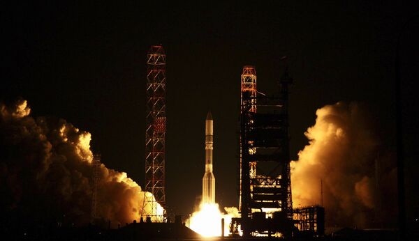 Lançamento de foguete Proton-M do Centro de Tecnologia Espacial Khrunichev transportando o satélite EchoStar XVI a partir do cosmódromo de Baikonur, no Cazaquistão (foto de arquivo) - Sputnik Brasil