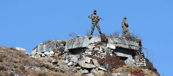 Soldados indianos realizando partrulhamento na fronteira entre China e Índia, estado de Arunachal Pradesh - Sputnik Brasil