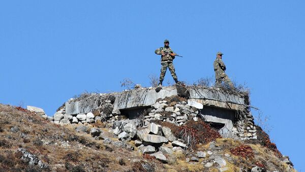 Soldados indianos realizando partrulhamento na fronteira entre China e Índia (foto de arquivo) - Sputnik Brasil