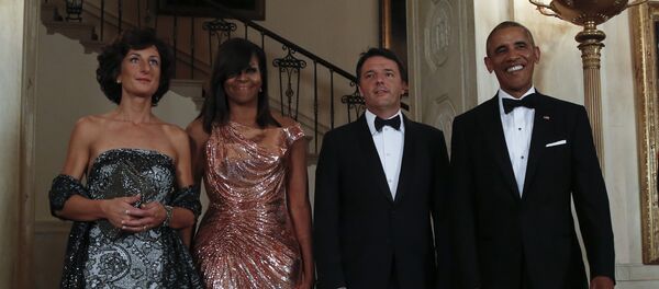 Primeira dama da Itália, Agnese Landini, primeira dama dos EUA, Michelle Obama, primeiro-ministro da Itália, Matteo Renzi e o presidente dos EUA, Barack Obama antes do almoço na Casa Branca, Washington, EUA, 18 de outubro de 2016 - Sputnik Brasil