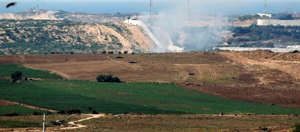 Fumo de míssil lançado pelo Israel à Faixa de Gaza em represália ao ataque proveniente do enclave palestino, 5 de outubro de 2016 - Sputnik Brasil