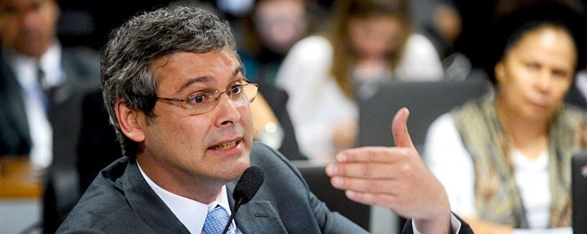 Senador Lindbergh Farias propôs o debate através de uma audiência - Sputnik Brasil, 1920, 15.04.2025