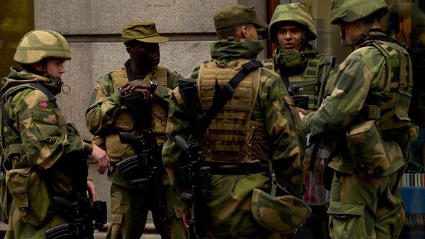 Soldados da Noruega na capital Oslo - Sputnik Brasil