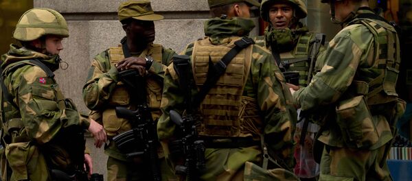 Soldados da Noruega na capital Oslo - Sputnik Brasil