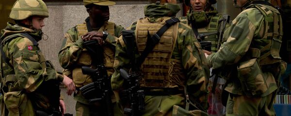 Soldados da Noruega na capital Oslo - Sputnik Brasil