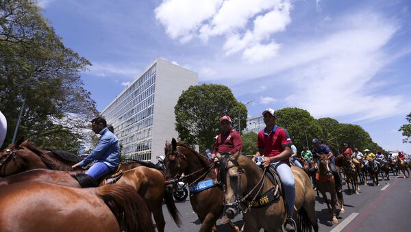 Vaqueiros protestam, em Brasília, contra a proibição da vaquejada - Sputnik Brasil