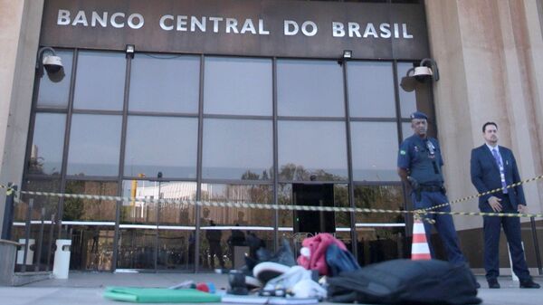 A mochila foi deixada na rampa de acesso ao prédio do Banco Central - Sputnik Brasil