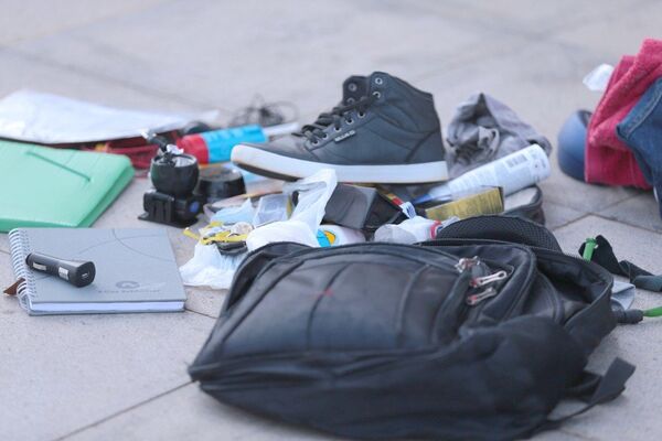 Objetos encontrados na mochila  - Sputnik Brasil