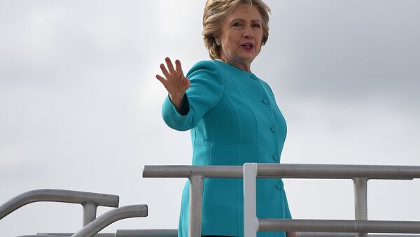 Presidenciável democrata Hillary Clinton no aeroporto internacional de Maiami, EUA - Sputnik Brasil