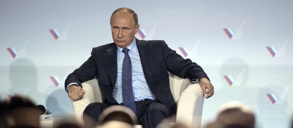 Presidente russo Vladimir Putin participa da sessão plenária do Fórum da Ação. Crimeia, Yalta, Rússia, 26 de outubro de 2016 - Sputnik Brasil