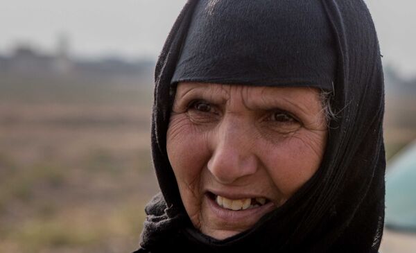 Fezile Mustafa durante a evacuação - Sputnik Brasil