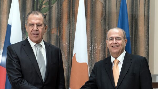 O ministro russo das Relações Exteriores, Sergei Lavrov, com o chanceler do Chipre, Ioannis Kasoulides, em Nicósia - Sputnik Brasil