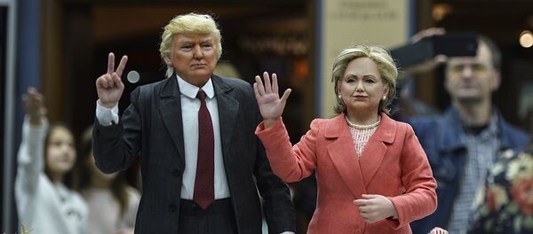 As bonecas dos presidenciais norte-americanos Donald Trump e Hillary Clinton - Sputnik Brasil