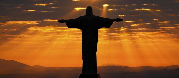 Jesus Christ the Redeemer during sunrise in Rio de Janeiro, Brazil - Sputnik Brasil