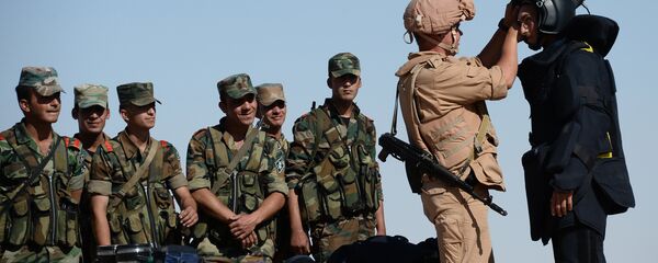 Militares sírios treinando para usar explosivos - Sputnik Brasil