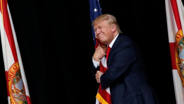 Donald Trump, candidato presidencial norte-americano do Partido Republicano, durante uma reunião com seus seguidores em Tampa, Flórida - Sputnik Brasil