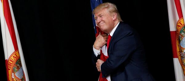 Donald Trump, candidato presidencial norte-americano do Partido Republicano, durante uma reunião com seus seguidores em Tampa, Flórida - Sputnik Brasil
