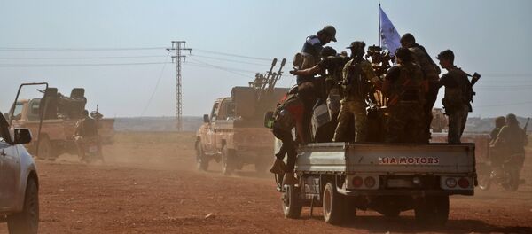 Combatentes do Exército Livre da Síria toma posição no norte de Aleppo, Síria, 24 de outubro de 2016 - Sputnik Brasil