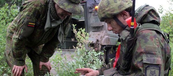 Soldados lituanos particopam de exercícios no âmbito das manobras Saber Strike na Lituânia - Sputnik Brasil