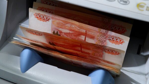 Notas bancárias de 5 mil rublos - Sputnik Brasil