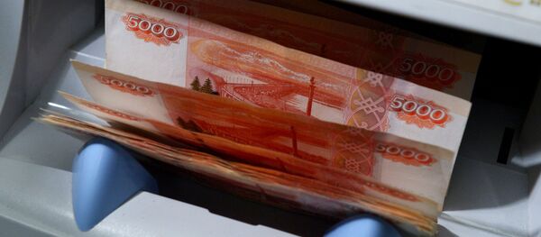 Notas bancárias de 5 mil rublos - Sputnik Brasil