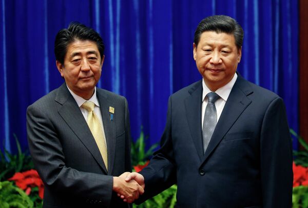 Shinzo Abe e Xi Jinping - Sputnik Brasil