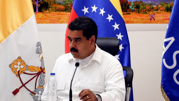 Nicolás Maduro, presidente da Venezuela, durante encontro com a oposicão - Sputnik Brasil