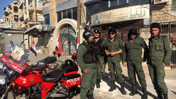 Policiais da Síria estão velando no corredor humanitário em Aleppo oriental - Sputnik Brasil