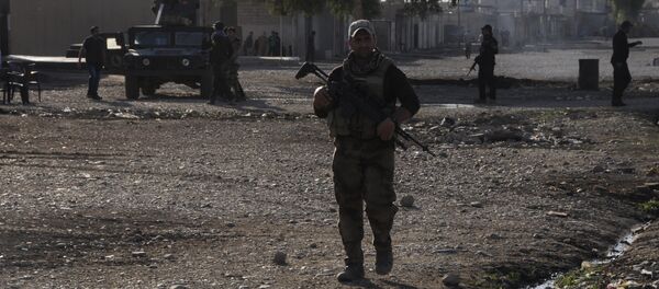 Militar iraquiano em Gorcelil, bairro de Mossul - Sputnik Brasil