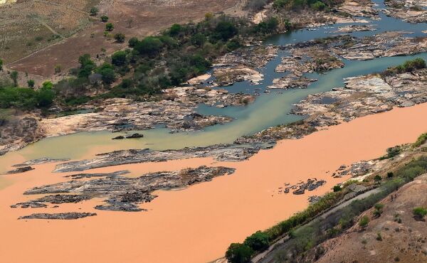 Rompimento de barragem em Mariana provocou danos ambientais imensuráveis - Sputnik Brasil