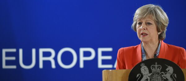 Theresa May durante uma coletiva de imprensa na cúpula da União Europeia em 21 de outubro de 2016 - Sputnik Brasil