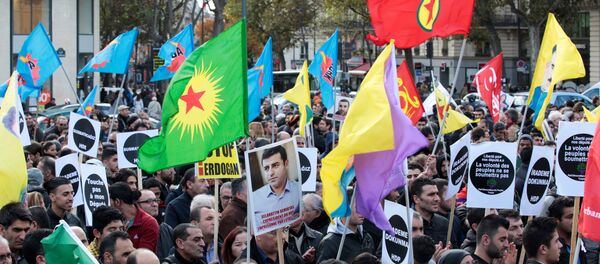 Protestos em Paris contra repressão do presidente turco aos curdos, 5 de novembro de 2016 - Sputnik Brasil