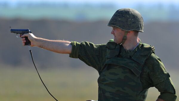 Um soldado participa dos exercícios militares junto com o grupo operacional russo na região de Transnístria - Sputnik Brasil