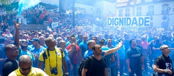 Servidores públicos do Rio de Janeiro, de diversas categorias fazem manifestação em frente à ALERJ - Sputnik Brasil